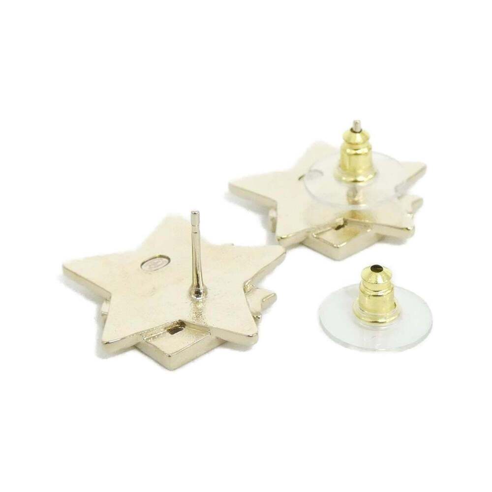 CHANEL Authentic White Earrings - Picture 3 of 3